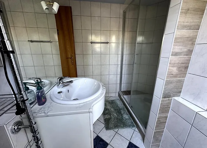 T Und T Gbr * Bad Klosterlausnitz